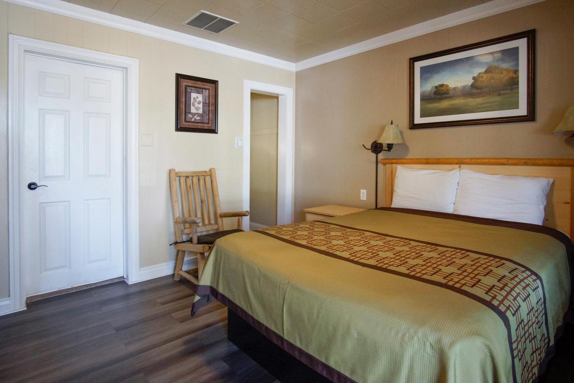 Motel Gables & Burney