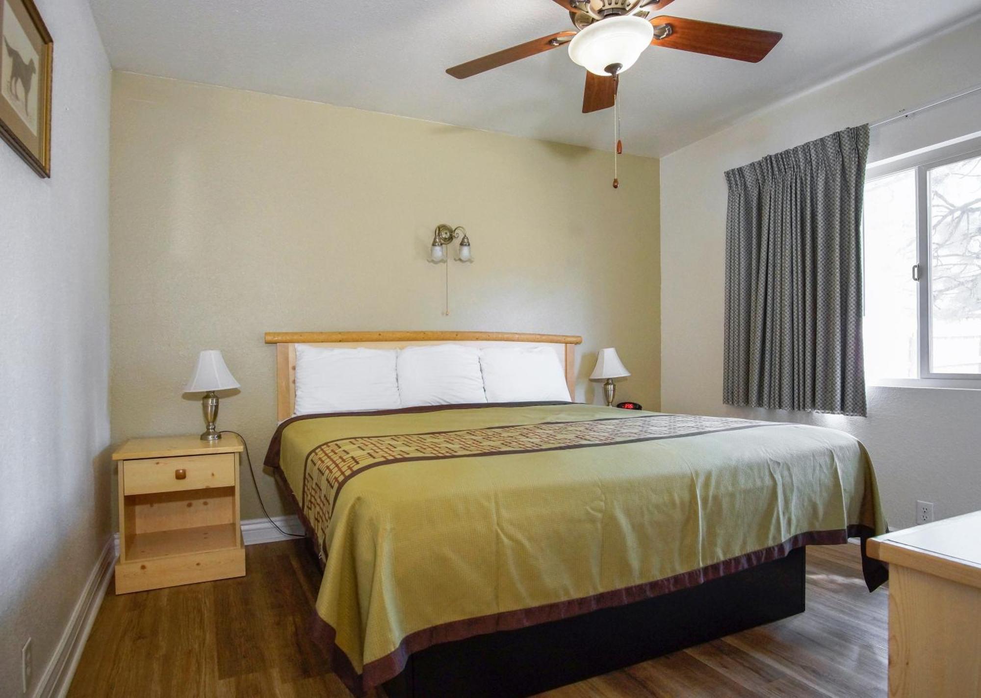 Motel Gables &